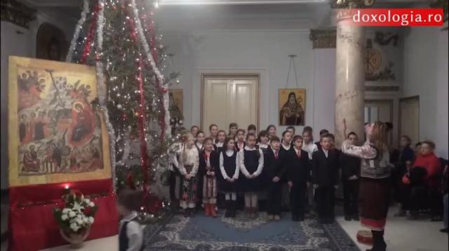 Colindători la Reședința Mitropolitana - Școala „Alexandru cel Bun” - Iași, clasa a IV-a