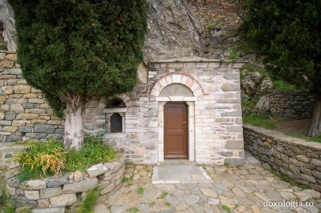 Peștera Sfântului Cuvios Simon, Izvorâtorul de Mir
