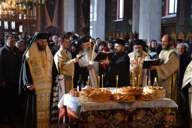 Trei ierarhi au oficiat slujba Parastasului pentru arhimandritul Victorin Oanele