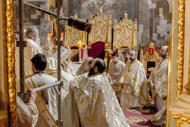 Sfinte Liturghii oficiate de IPS Părinte Mitropolit Teofan în zilele de Crăciun