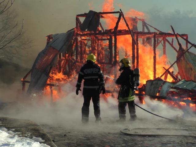 Centrul eparhial şi seminarul din Suceava, distruse în urma unui incendiu