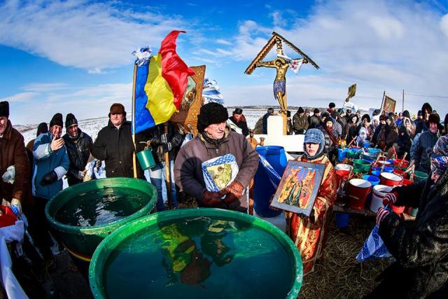 Procesiune de Bobotează pe Valea Jijiei
