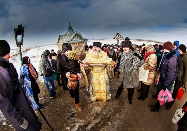 Procesiune de Bobotează pe Valea Jijiei