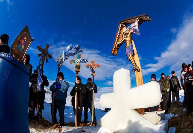 Procesiune de Bobotează pe Valea Jijiei
