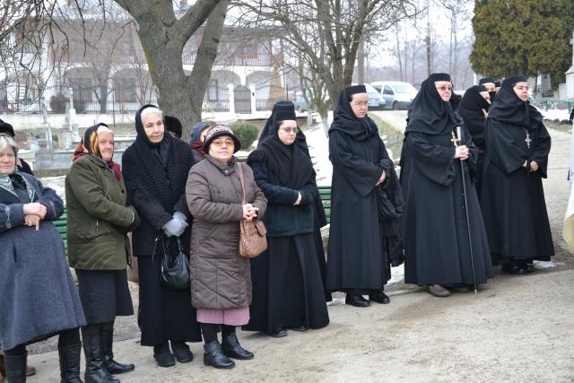 Sfinţii Atanasie şi Chiril, cinstiți prin Liturghie arhierească (GALERIE FOTO)