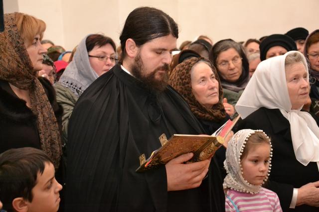 Hram şi hirotesie întru arhimandrit la Mănăstirea Zosin