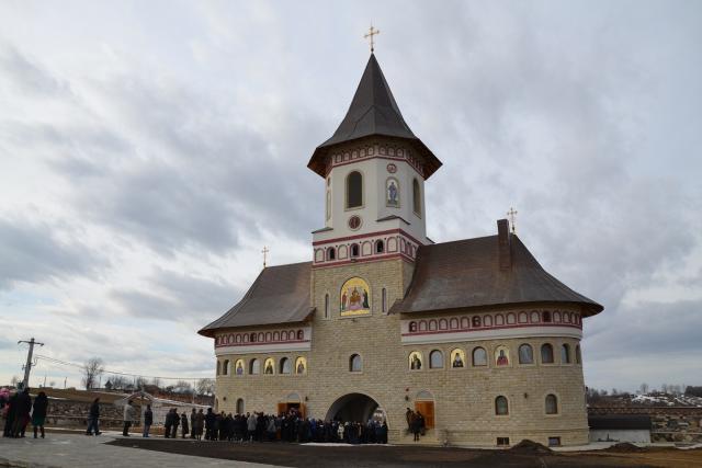 Hram şi hirotesie întru arhimandrit la Mănăstirea Zosin