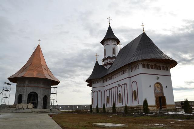 Hram şi hirotesie întru arhimandrit la Mănăstirea Zosin
