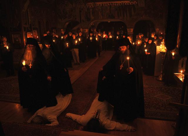 Voturile monahale ‒ jurăminte ce se fac în faţa Sfântului Altar, pentru toată viața
