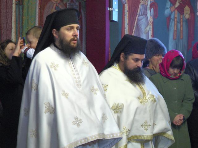 Liturghie arhierească la schitul sucevean cu şapte vieţuitori