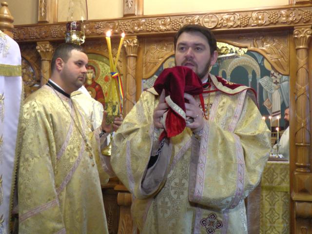 Liturghie arhierească la schitul sucevean cu şapte vieţuitori