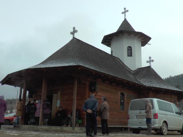 Liturghie arhierească la schitul sucevean cu şapte vieţuitori