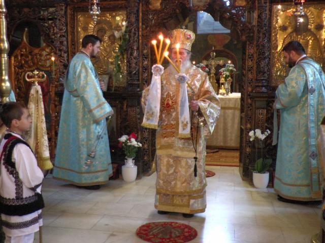 Slujbă arhierească de Bobotează, la Mănăstirea „Sfântul Ioan cel Nou” din Suceava