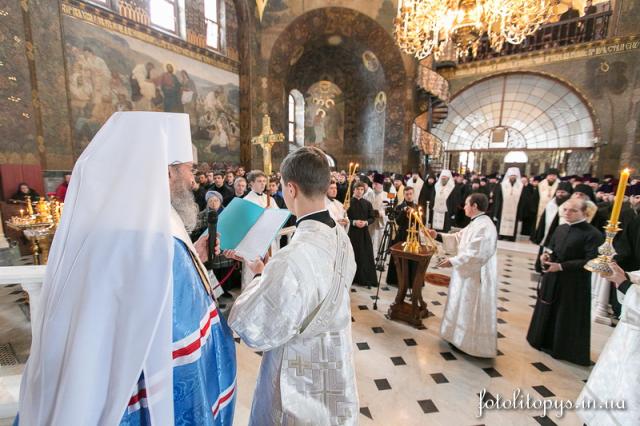 Mitropolitul Kievului a oficiat panihida pentru toți cei decedați pe Maidanul Independenței: „Sângele lor plânge în ceruri pentru ca pacea să pogoare în țara noastră!”