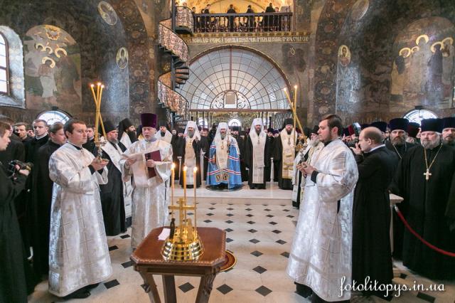 Mitropolitul Kievului a oficiat panihida pentru toți cei decedați pe Maidanul Independenței: „Sângele lor plânge în ceruri pentru ca pacea să pogoare în țara noastră!”