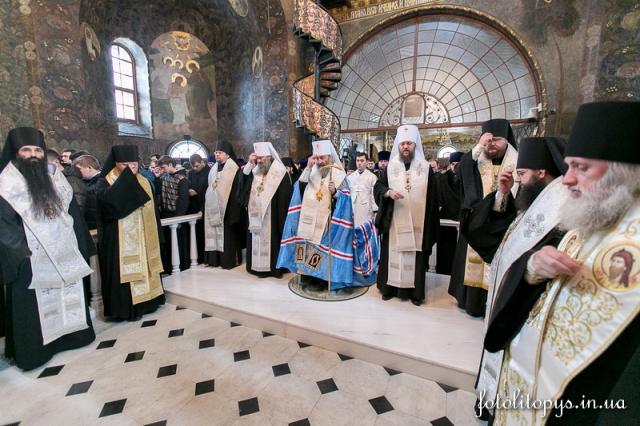 Mitropolitul Kievului a oficiat panihida pentru toți cei decedați pe Maidanul Independenței: „Sângele lor plânge în ceruri pentru ca pacea să pogoare în țara noastră!”