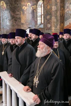 Mitropolitul Kievului a oficiat panihida pentru toți cei decedați pe Maidanul Independenței: „Sângele lor plânge în ceruri pentru ca pacea să pogoare în țara noastră!”