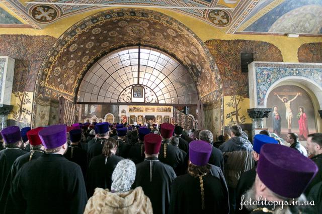 Mitropolitul Kievului a oficiat panihida pentru toți cei decedați pe Maidanul Independenței: „Sângele lor plânge în ceruri pentru ca pacea să pogoare în țara noastră!”