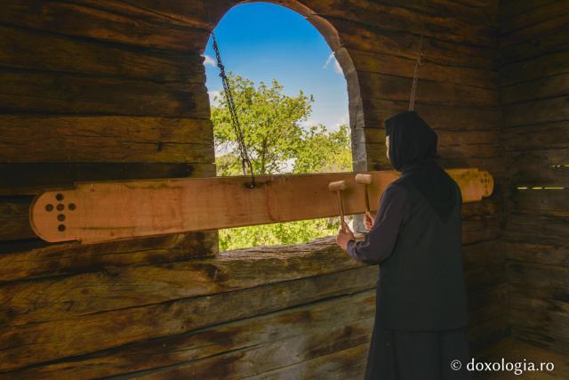 Două cărți i-au deschis drumul spre mănăstire