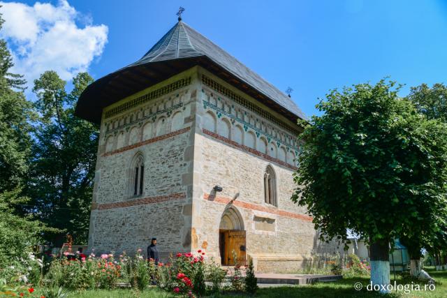 Mănăstirea Războieni în literatura română