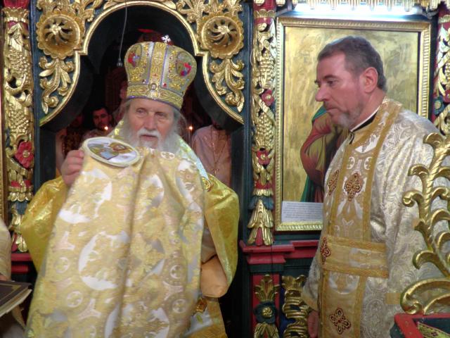 Liturghie cu doi arhierei, în localitatea natală a IPS Arhiepiscop Teodosie