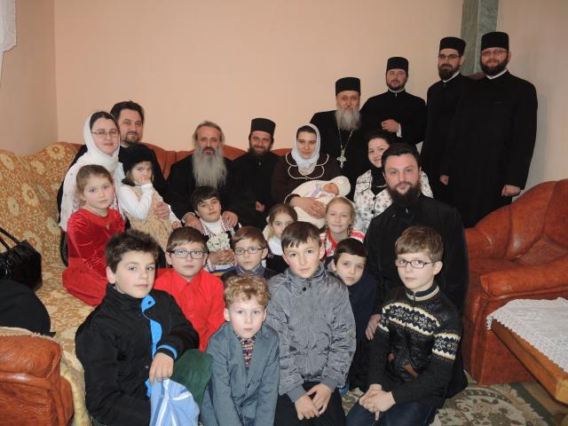 IPS Teofan a slujit Sfânta Liturghie şi slujba Botezului pentru prunca Mavra