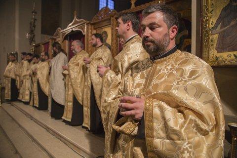 Taina Sfântului Maslu la biserica românească din Verona