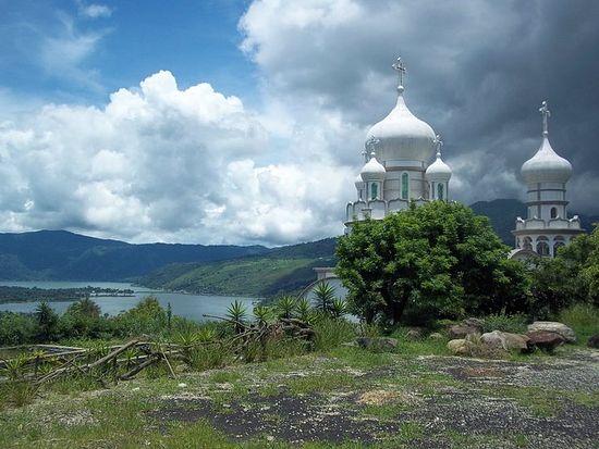Serghei Lavrov a dăruit o icoană a Sfântului Gheorghe unei mănăstiri ortodoxe din Guatemala