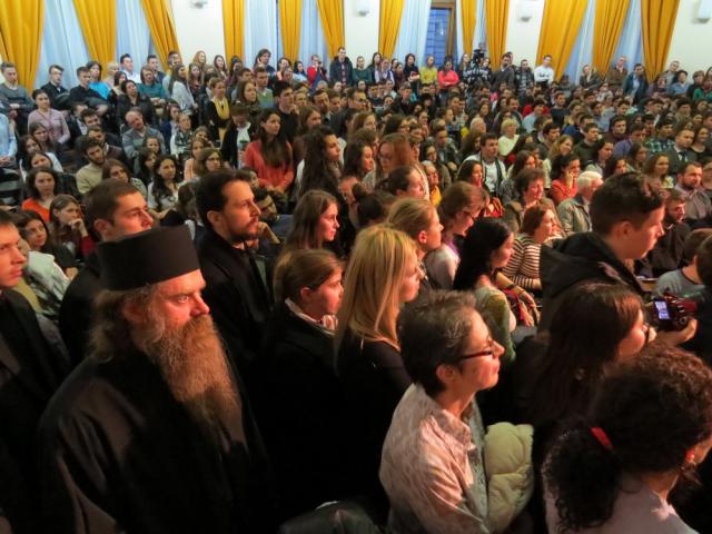 Sală arhiplină la conferinţa susţinută de părintele Constantin Necula la Iaşi