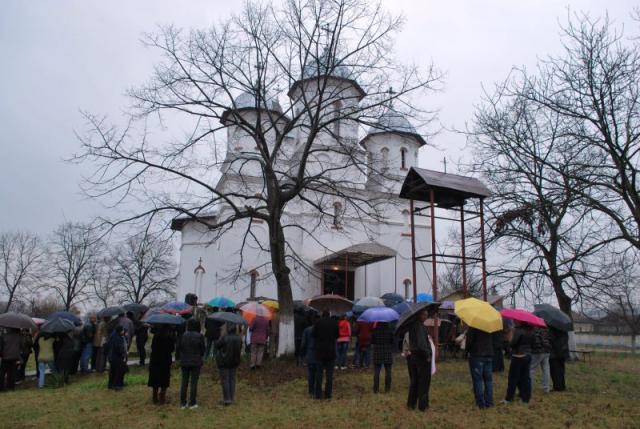 Părintele Aron Hogea a fost prohodit la Crivina