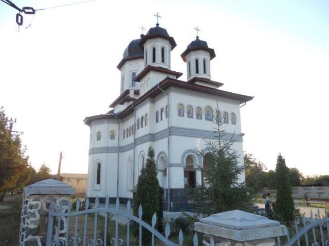 Prezență arhierească la două lăcașuri de cult mehedințene