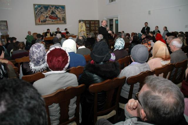 Seară catehetică consacrată Sfintei Liturghii, la Botoşani
