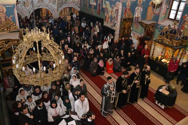 Liturghie arhierească pentru tinerii din ASCOR şi ATOR