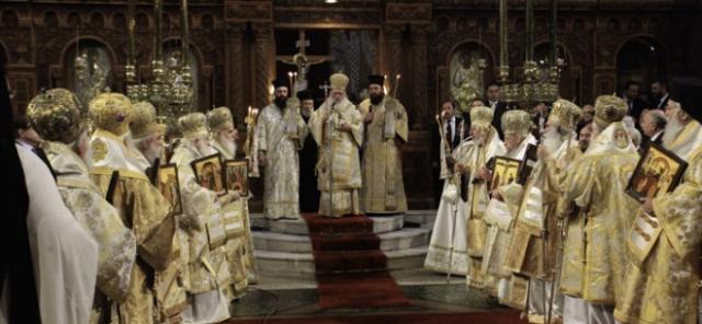 Liturghie sinodală şi procesiune impresionantă la Atena