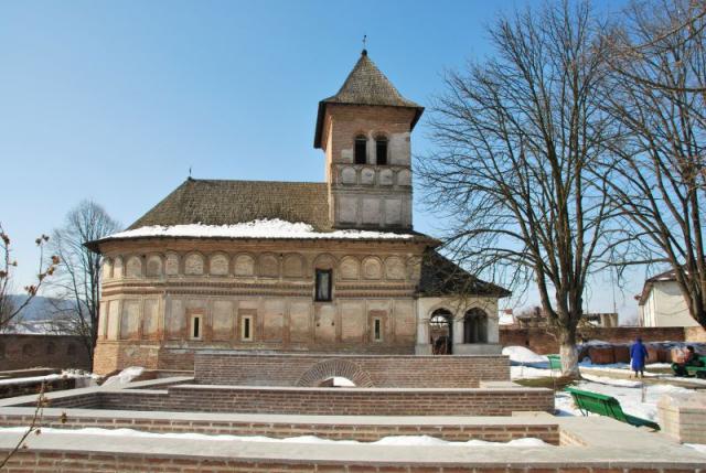 Prezență arhierească la două lăcașuri de cult mehedințene