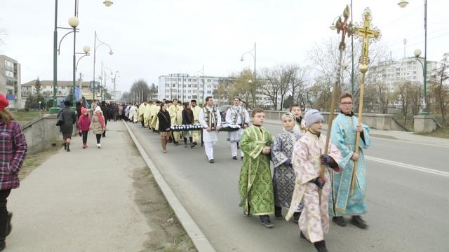 Mărturisire de credinţă prin pelerinaj, la Oneşti (GALERIE FOTO)
