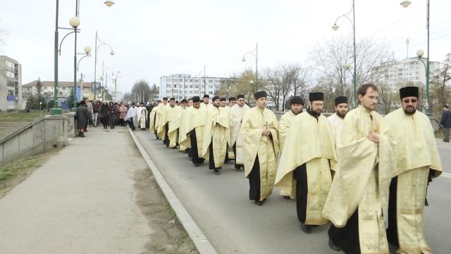 Mărturisire de credinţă prin pelerinaj, la Oneşti (GALERIE FOTO)
