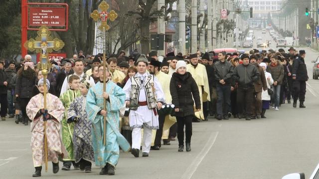 Mărturisire de credinţă prin pelerinaj, la Oneşti (GALERIE FOTO)