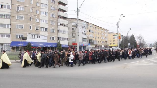 Mărturisire de credinţă prin pelerinaj, la Oneşti (GALERIE FOTO)