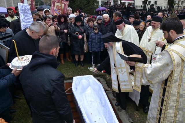 Preoteasa Gabriela Mihaela Timoftescu a fost condusă pe ultimul drum