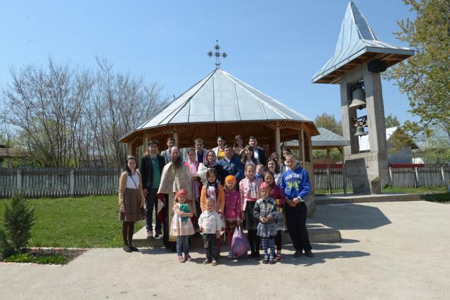 Al nouălea copil al unei familii sărace din județul Botoșani a fost încreștinat