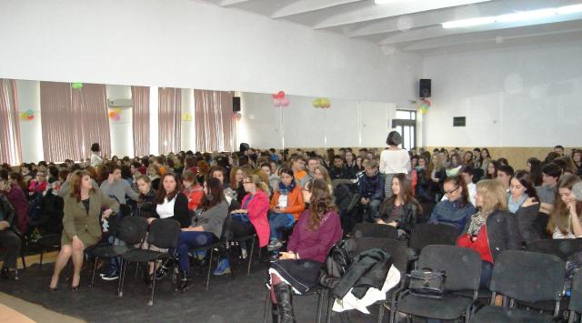 „Între libertate și dependență”