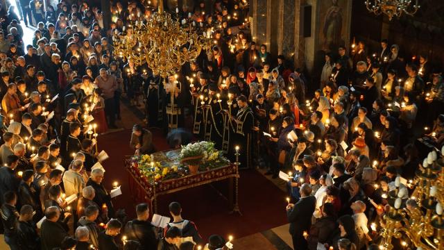 Prin Cruce, spre Înviere – la Catedrala Mitropolitană din Iași