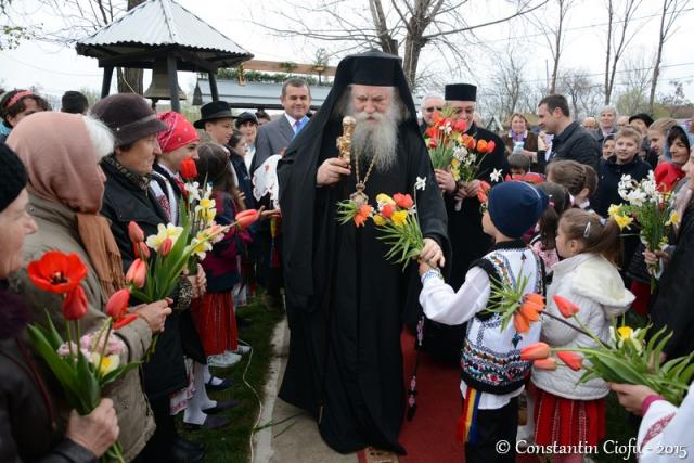 Rugăciuni arhiereşti în cimitirul din Andrieşeni