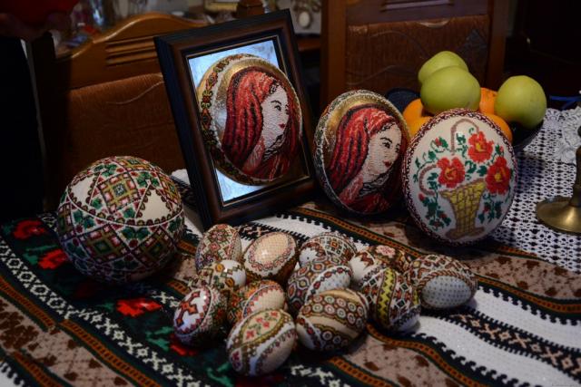 Tradiţia încondeierii ouălor, păstrată la Sadova