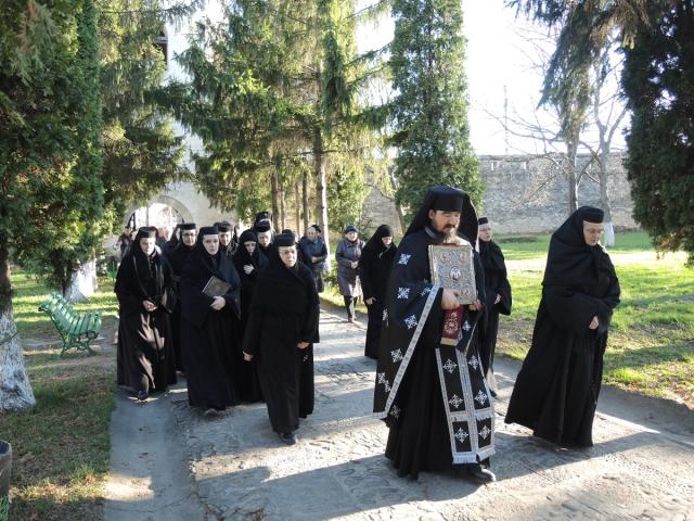 „Oamenii sunt chemați să-și împroprieze la măsura ființei lor marea taină a răstignirii, morții și îngropării Domnului Hristos”