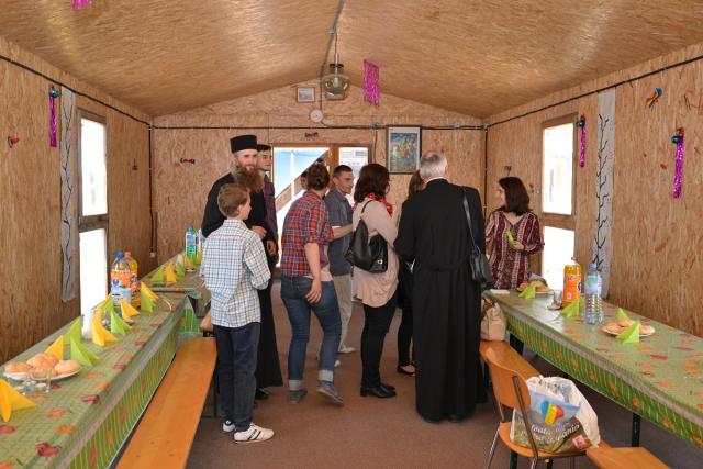 Colaborare între parohia „Sfânta Treime” - Rădeni și Centrul Rezidenţial Popeşti al Fundației „Un Coup de Main d’Emmaus” din Iași