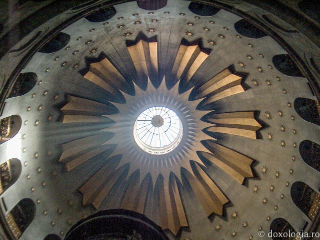 Rotonda Sfântului Mormânt - lucrare minunată, împodobită cu douăsprezece raze de aur