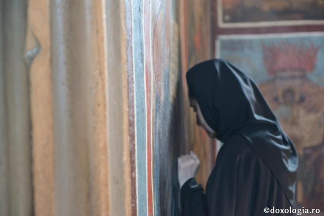 Iubiţi rugăciunea aşa încât să deveniţi mireasmă a harului