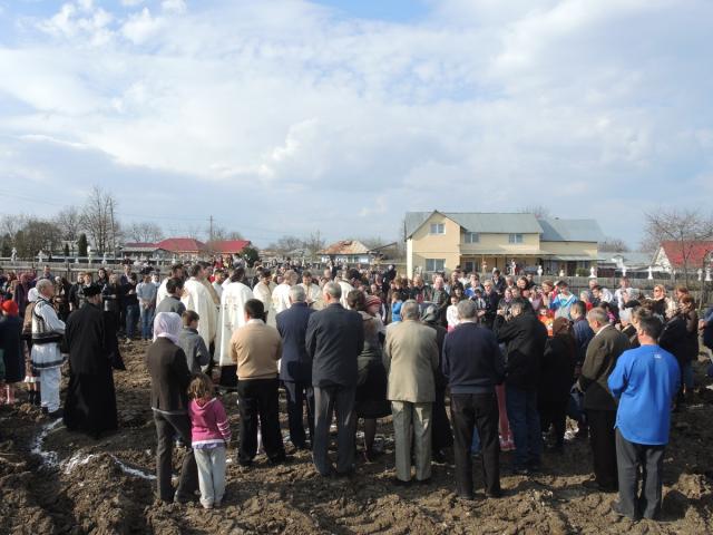 Sfințire de loc de biserică, în a doua zi de Paști